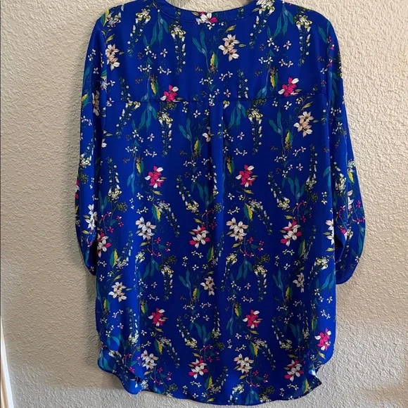 Worthington Woman Royal Blue Floral V-Neck Blouse size 1X - Picture 2 of 6